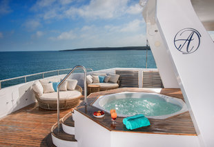 Jacuzzi-Alya-galapagos-motor-yacht-safari-wildlife-marine-life-cruise-sailing-holiday-adventure.jpg