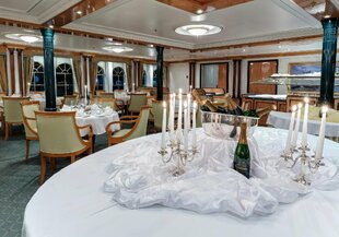 Sea Cloud II Restaurant (2)