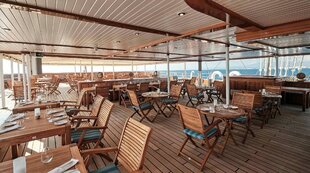 Sea-Cloud-Spirit-Tall-Ship-Lido-Bar-Bistro.jpg