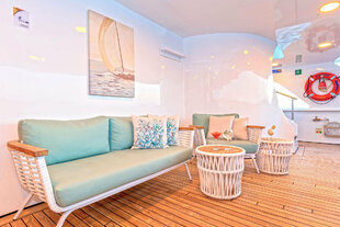 Ocean Spray Outdoor Lounge