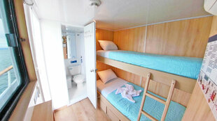 Aqua Twin Cabin