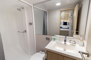 Ensuite Bathroom on Orion