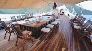 Al Fresco Dining on Liveaboard Yacht